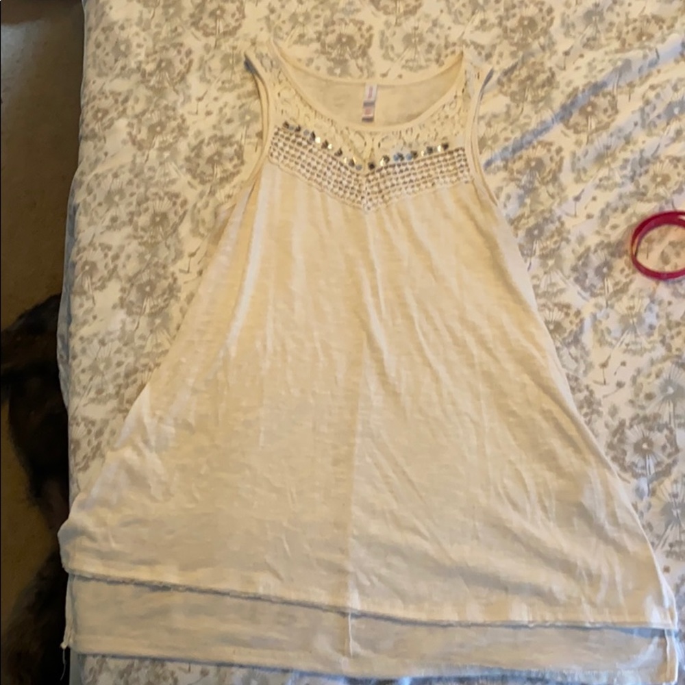 💵Bundle only item🌟 Cream, beaded tank.